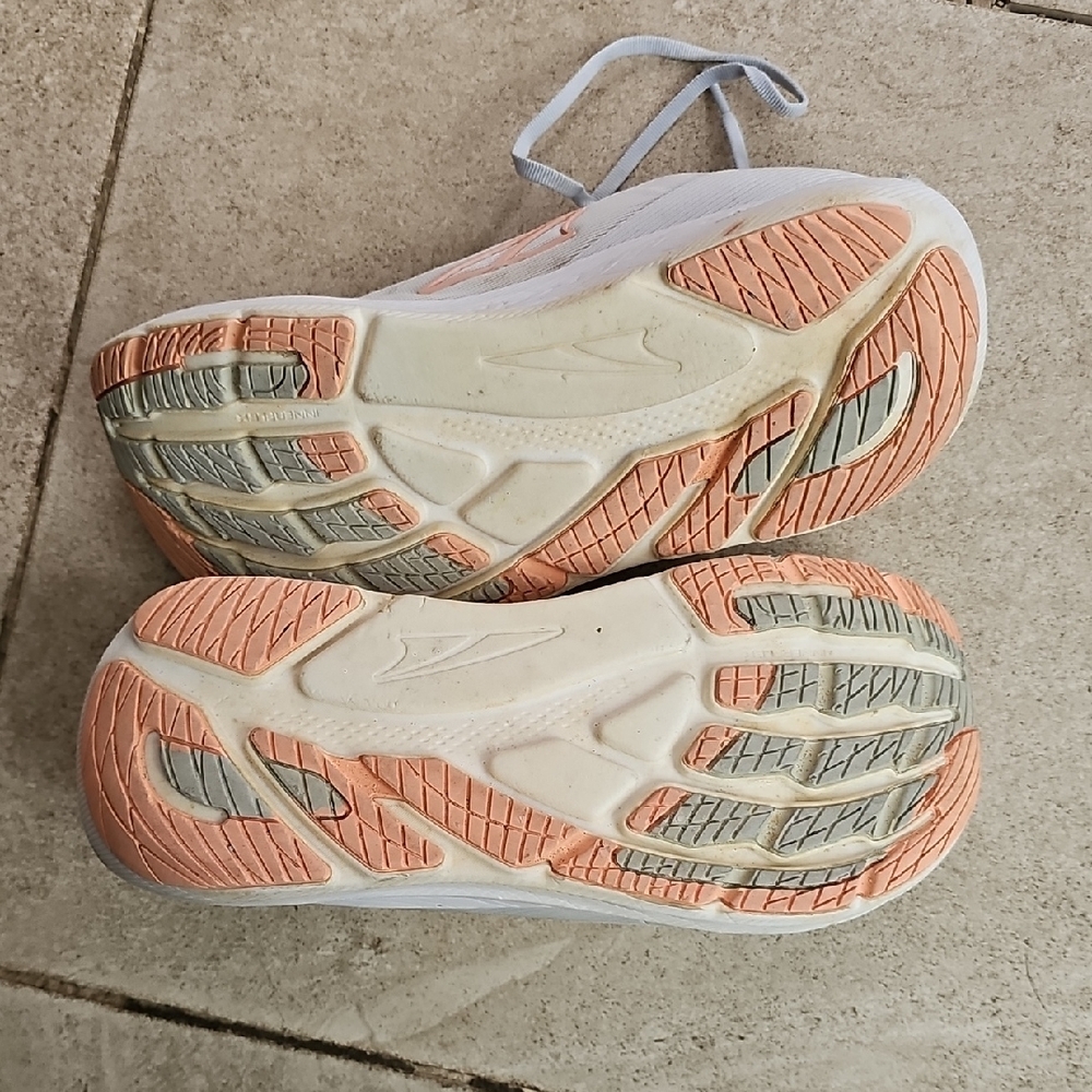 Altra - Picture 6 of 8